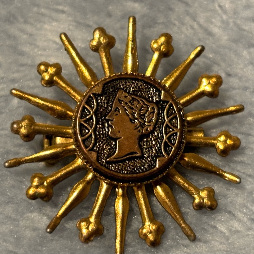 Vintage 1960s  gold tone Small Atomic Starburst Sunburst Pin